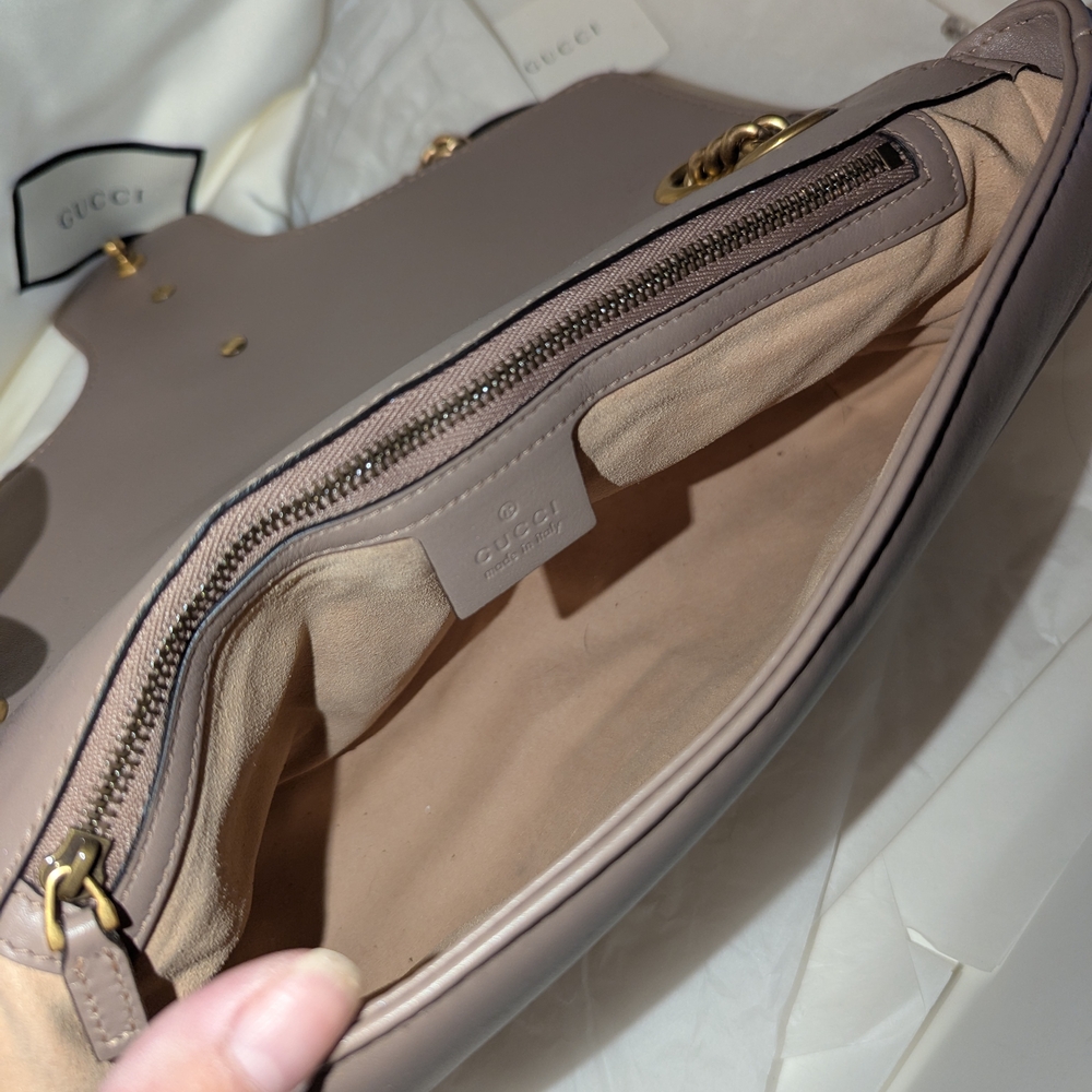 Gucci Beige Leather Shoulder Bag with Gold Accents - Picture 2 of 5